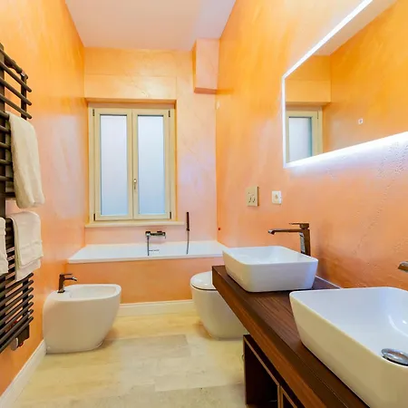 Guesthost - Station Modern & Apartment!