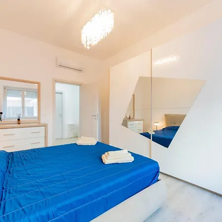 Guesthost - Station Modern & Apartment! * Πεσκάρα