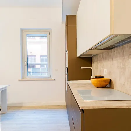 Guesthost - Station Modern & Apartment!