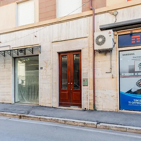 Апартаменты Guesthost - Station Modern & Apartment!