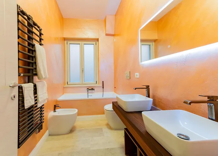 Guesthost - Station Modern & Apartment!