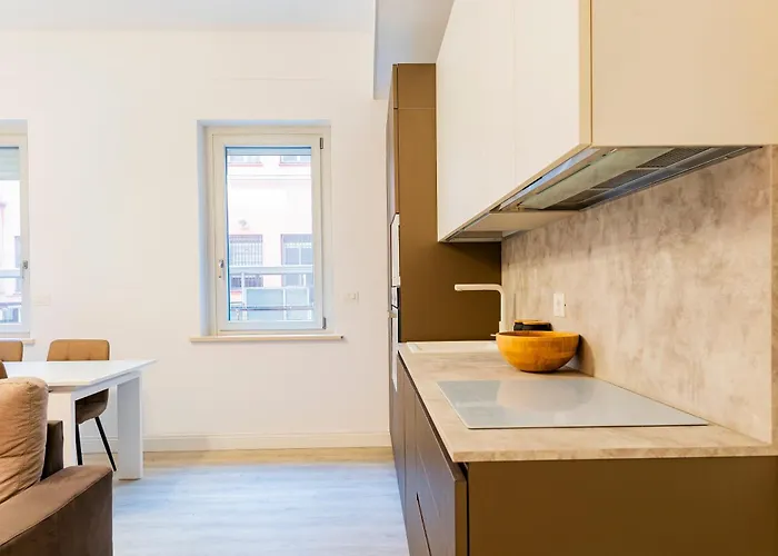 Guesthost - Station Modern & Apartment!