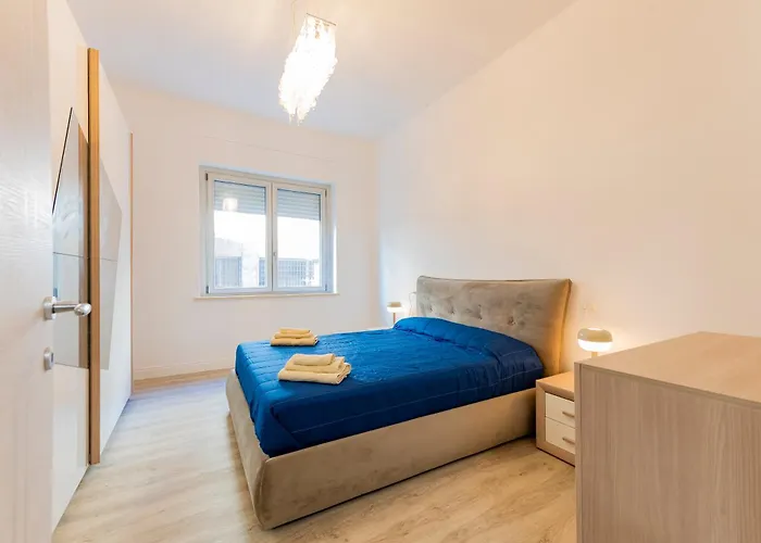 Guesthost - Station Modern & Apartment! *